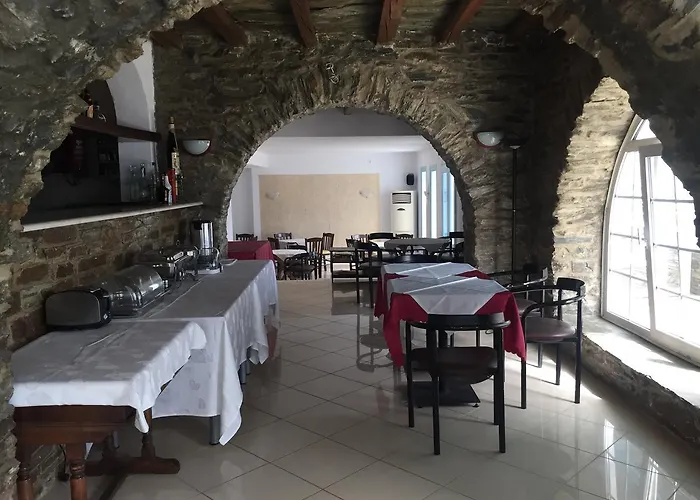 Aiolos Hotell Ménites