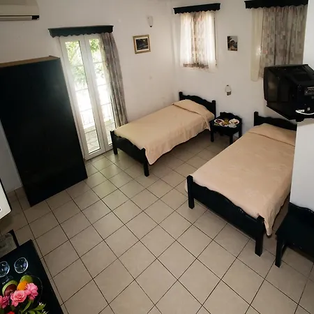 Aiolos Hotel Ménites