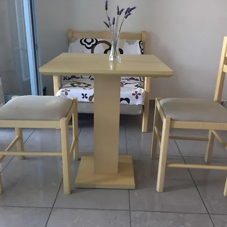 Aiolos Hotel Ménites