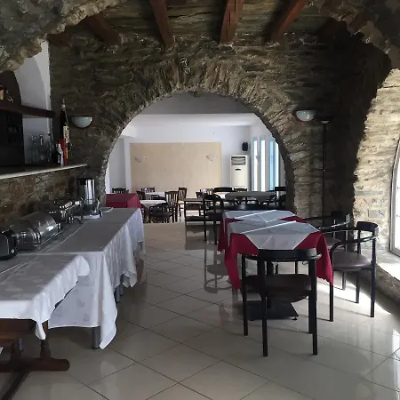 Aiolos Otel Ménites