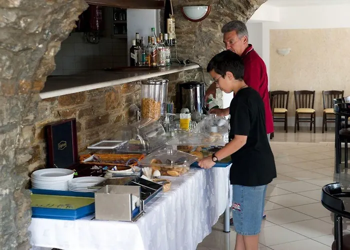 Aiolos Hotel Menites