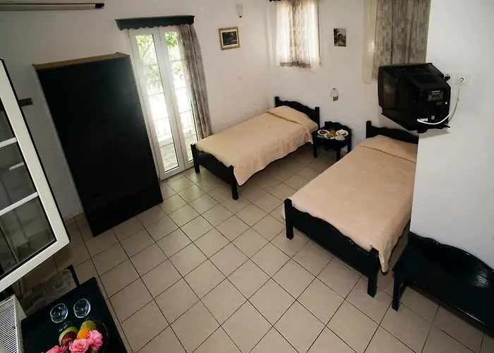 Aiolos Hotel Menites