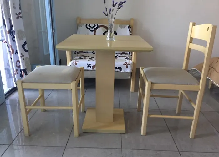 Aiolos Hotel Menites